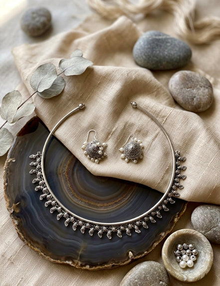 Pearl-Kissed Moon Hasli & Jhumka Set.