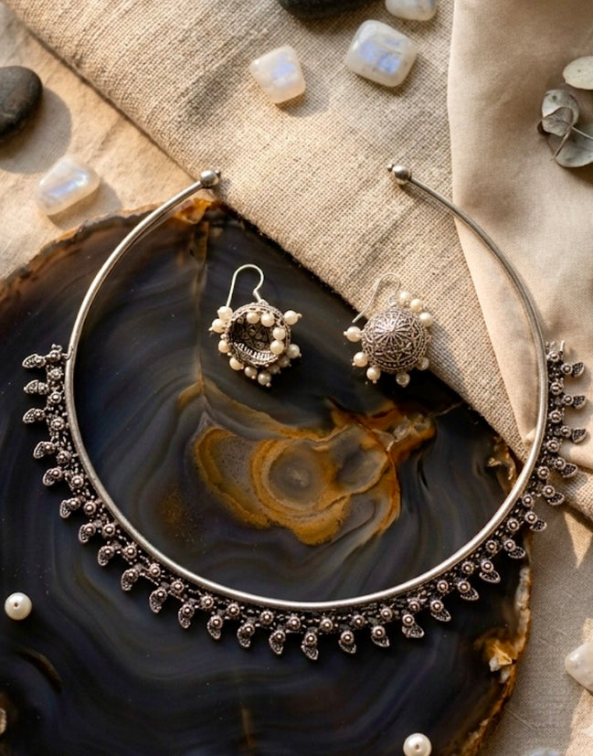 Pearl-Kissed Moon Hasli & Jhumka Set.