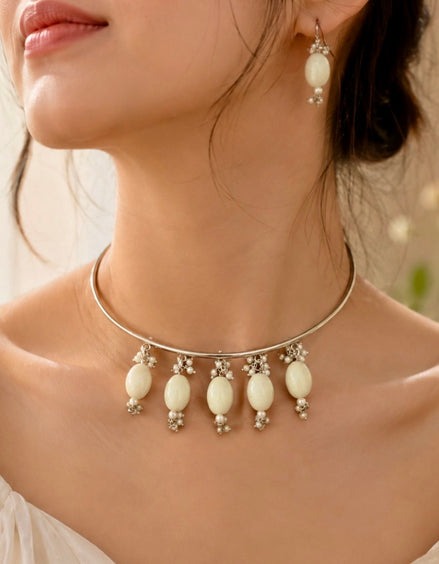 Silver-Plated Pearl Droplet Hasli Necklace Set