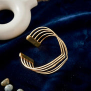 Aurelia Cuff