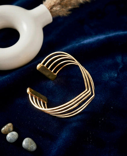 Aurelia Cuff