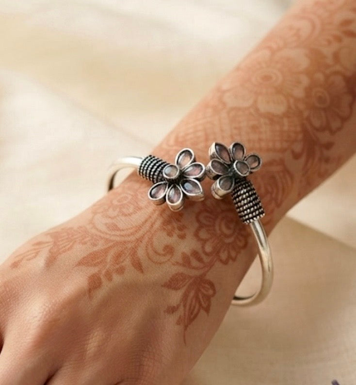 '' Gulbano '' Indie Cuff