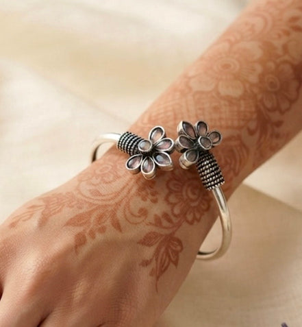 '' Gulbano '' Indie Cuff