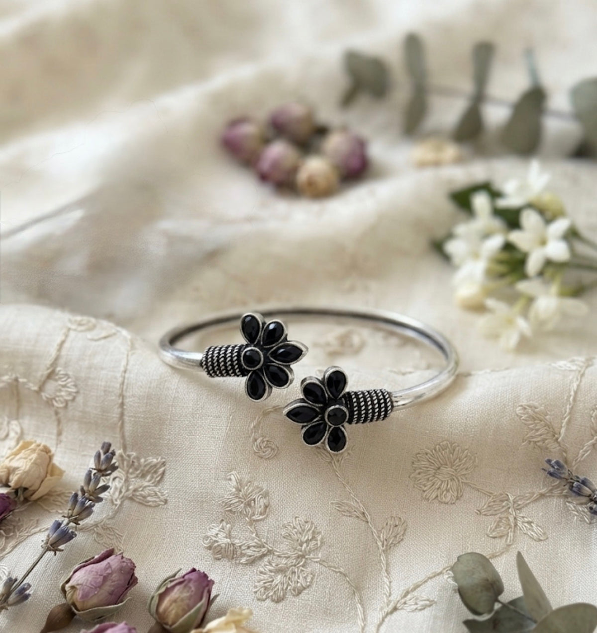 '' Gulbano '' Indie Cuff