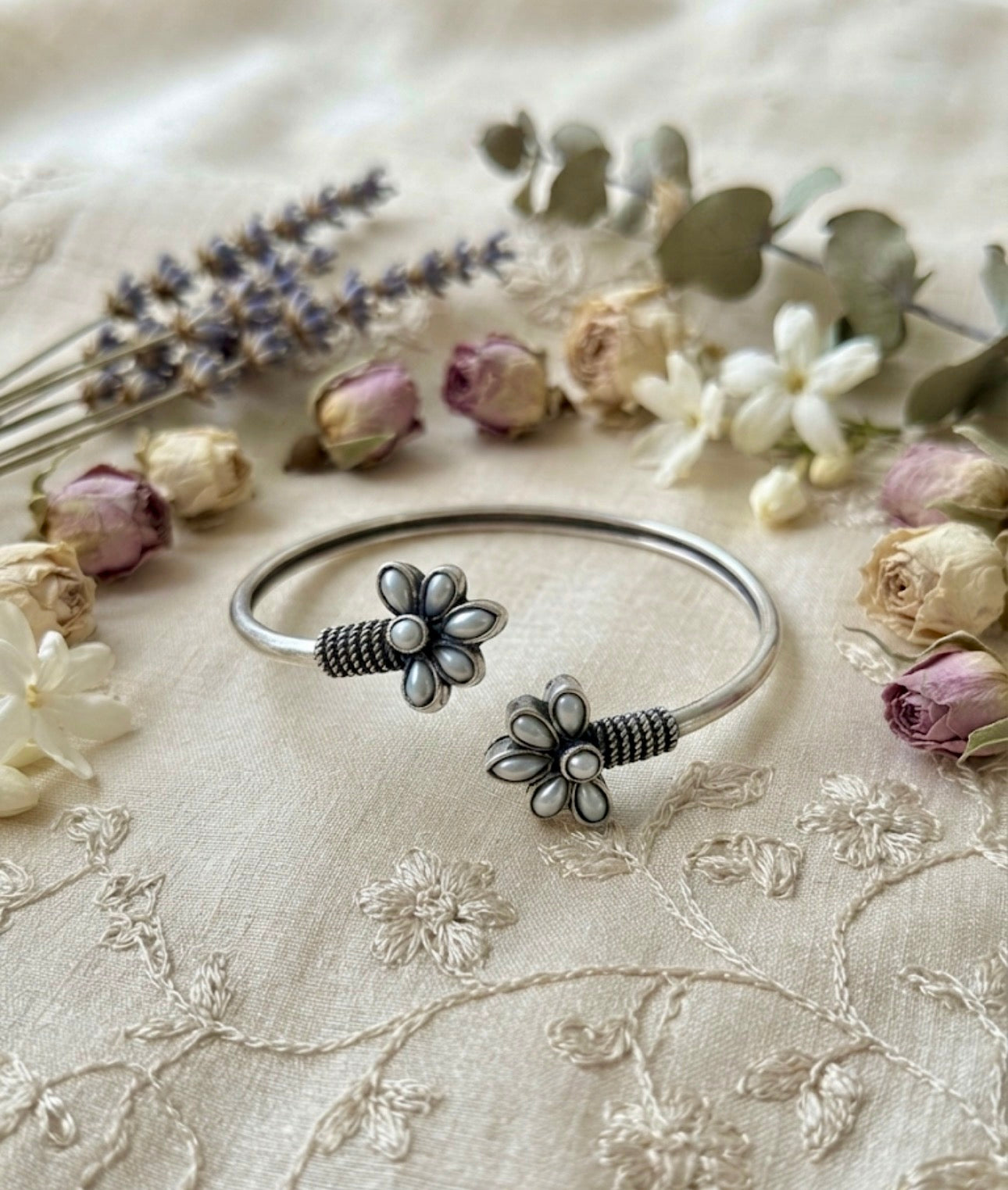 '' Gulbano '' Indie Cuff