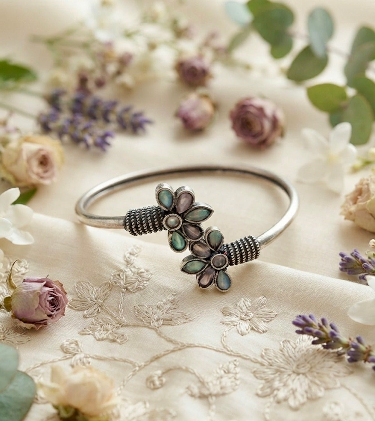 '' Gulbano '' Indie Cuff