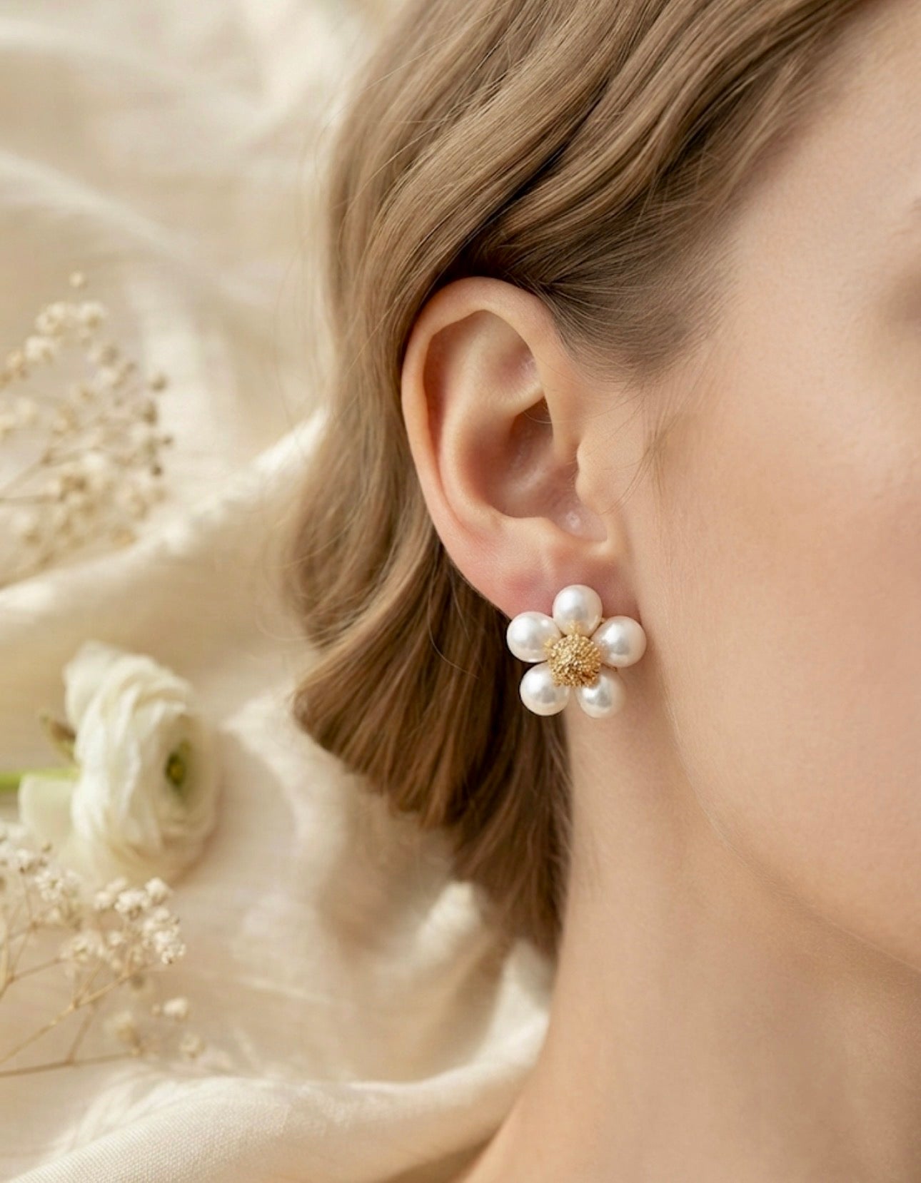 Pearl Daisy Studs