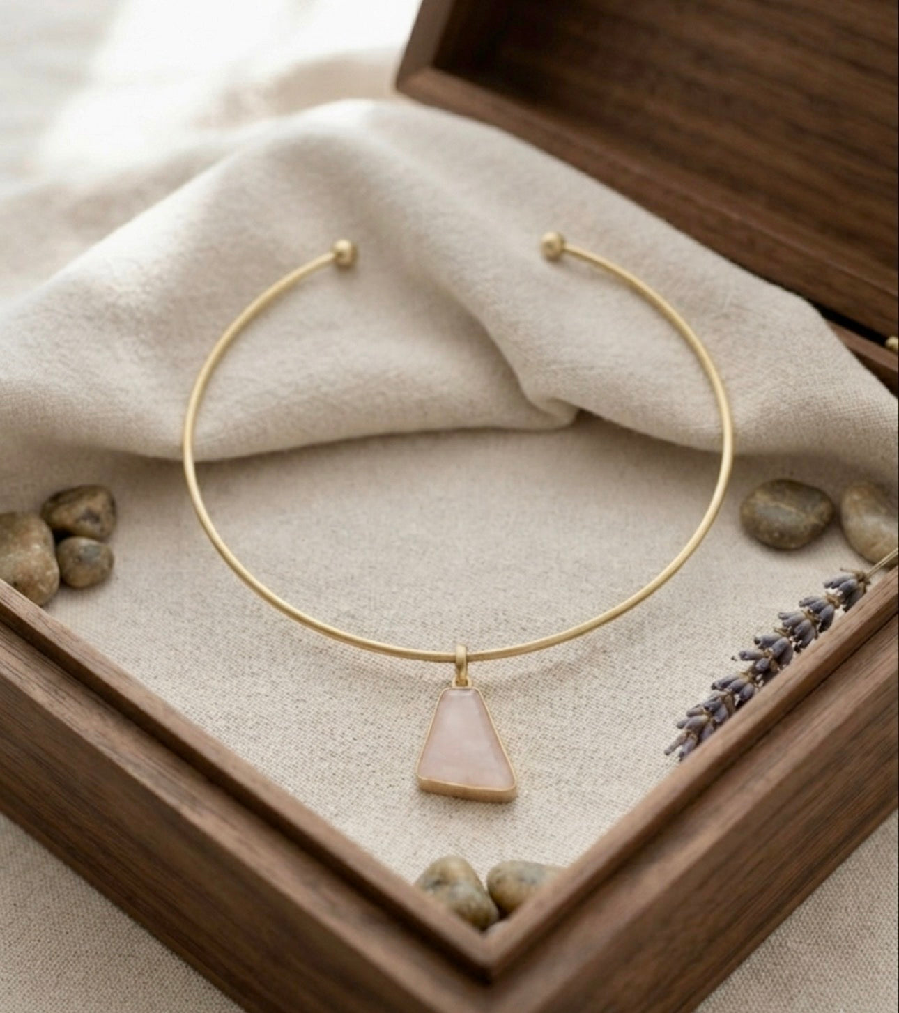 Sweetheart Collar