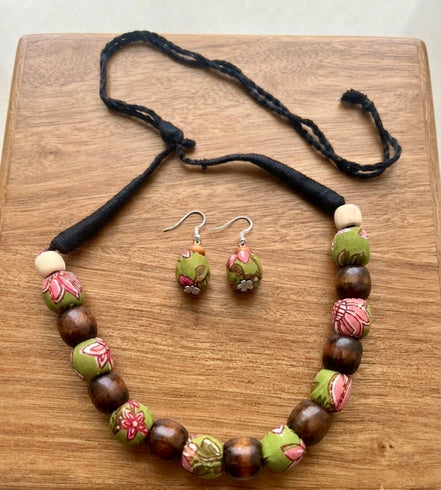 Matcha Rose Necklace