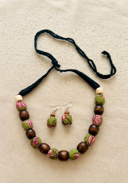 Matcha Rose Necklace