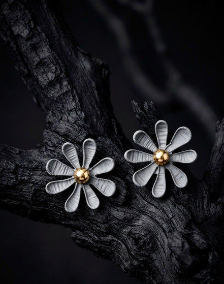 Matte Grey Daisy Flower Stud Earrings.