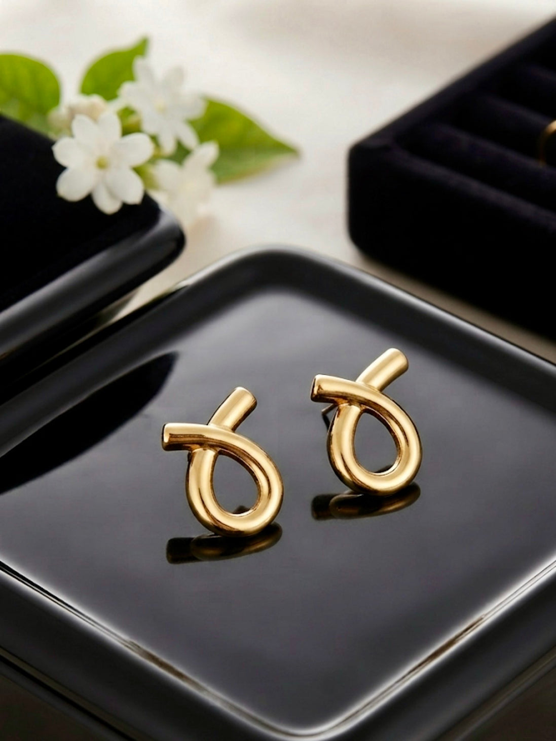 Gold-Plated Pretzel Twist Stud