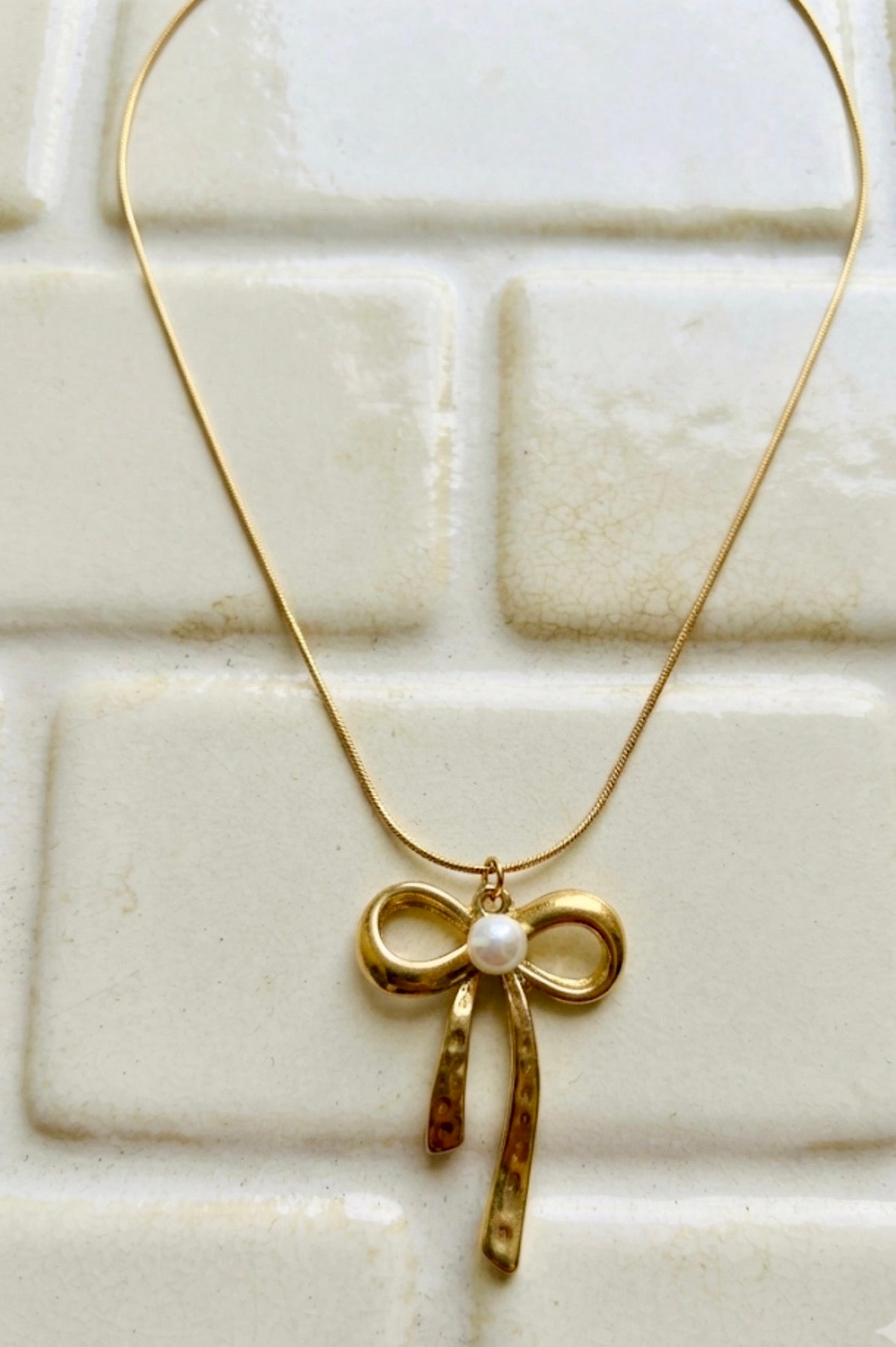 Pearl Bow Pendent Chain