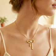 Pearl Bow Pendent Chain