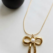 Pearl Bow Pendent Chain