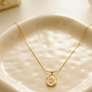 Anti-tarnish Oval Mother-of-pearl Rose Pendant