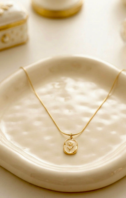 Anti-tarnish Oval Mother-of-pearl Rose Pendant