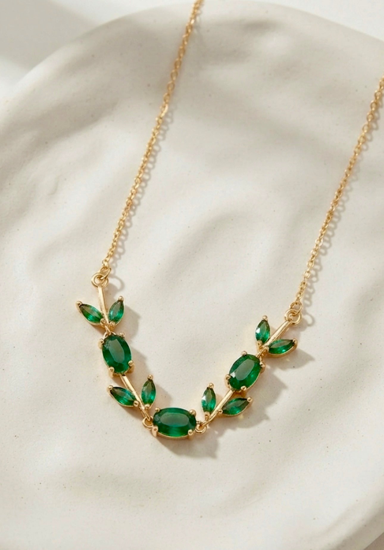 Emerald Tulip Vine Chain