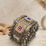 Oxidised Pearl Detailing Openable Kada