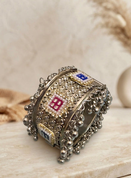 Oxidised Pearl Detailing Openable Kada