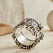 Oxidised Pearl Detailing Openable Kada
