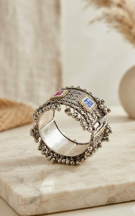 Oxidised Pearl Detailing Openable Kada