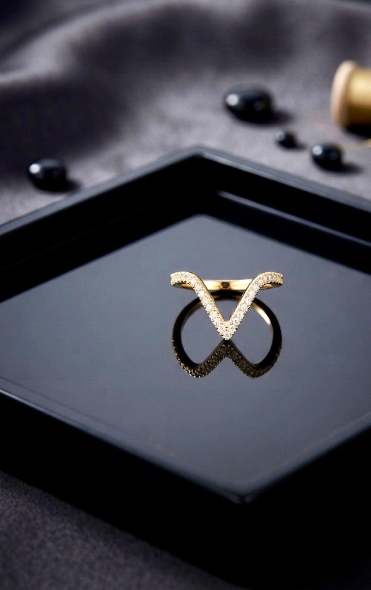 Minimalist Pavé Chevron V-ring