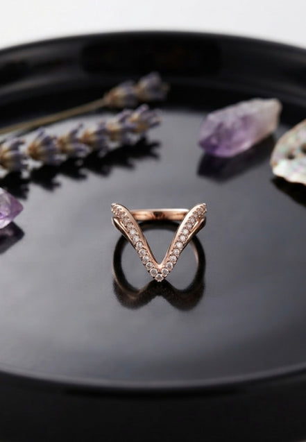 Minimalist Pavé Chevron V-ring