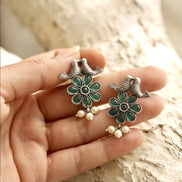 Dual Bird Green Monalisa Flower Oxidised Silver Stud