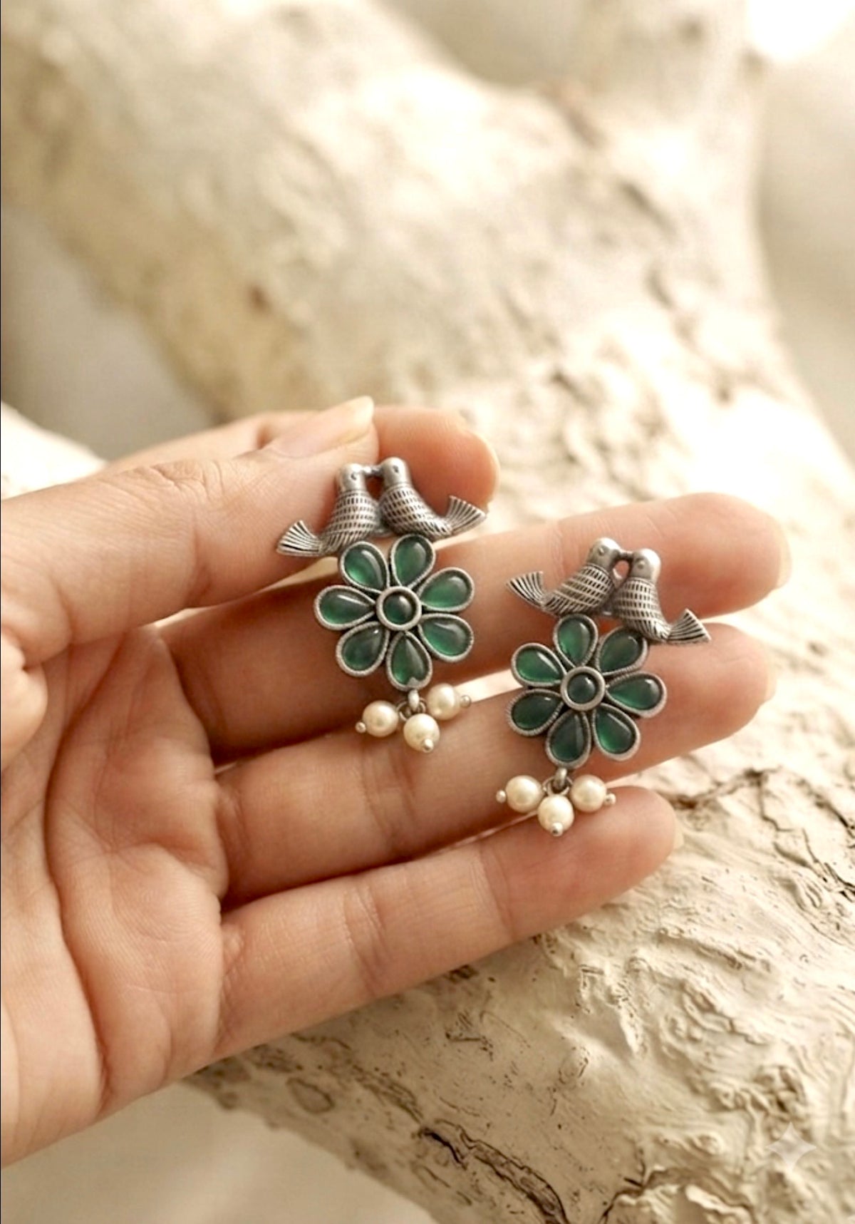 Dual Bird Green Monalisa Flower Oxidised Silver Stud