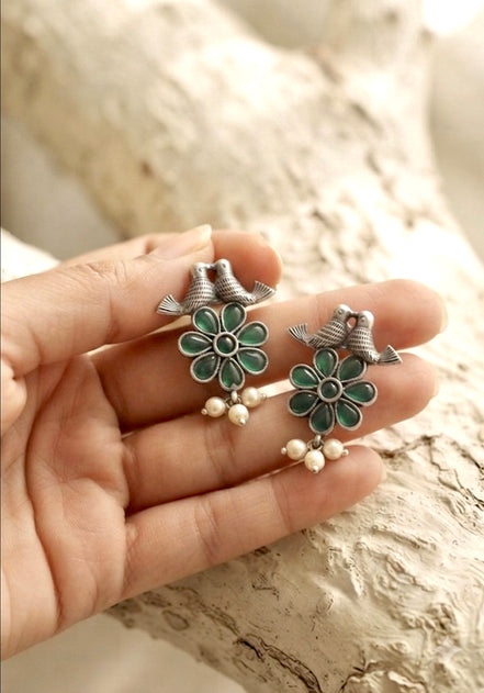 Dual Bird Green Monalisa Flower Oxidised Silver Stud